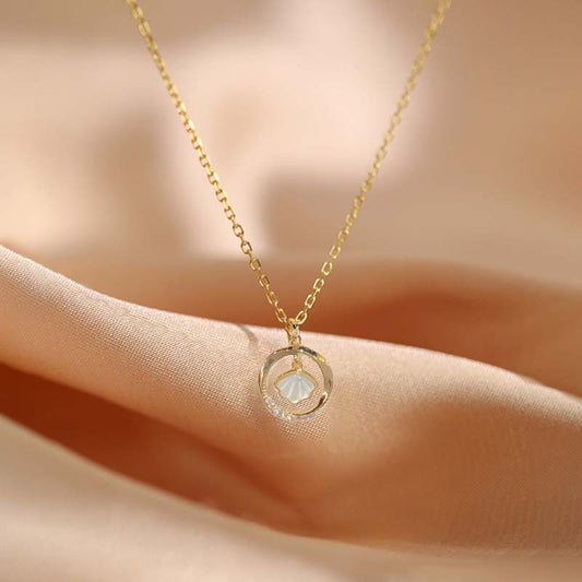 🌟 Charmant collier avec zircons en forme de cercle avec coquilles Saint-Jacques