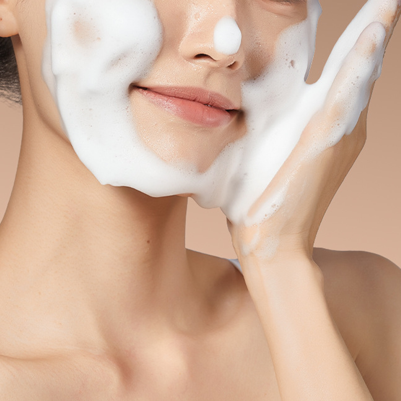 -50% FLASH | L'Essence-Crème qui Transforme Votre Teint : Éclat Immédiat & Imperfections Estompées. ✨