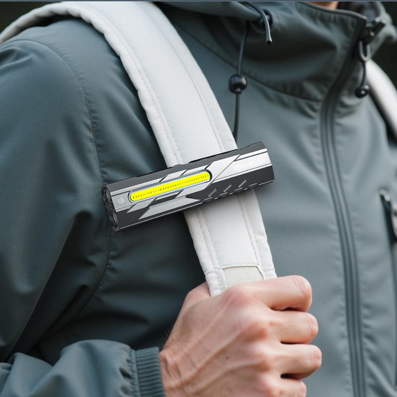 Blade Warrior - Lampe torche tactique multifonction (1700 lumens)