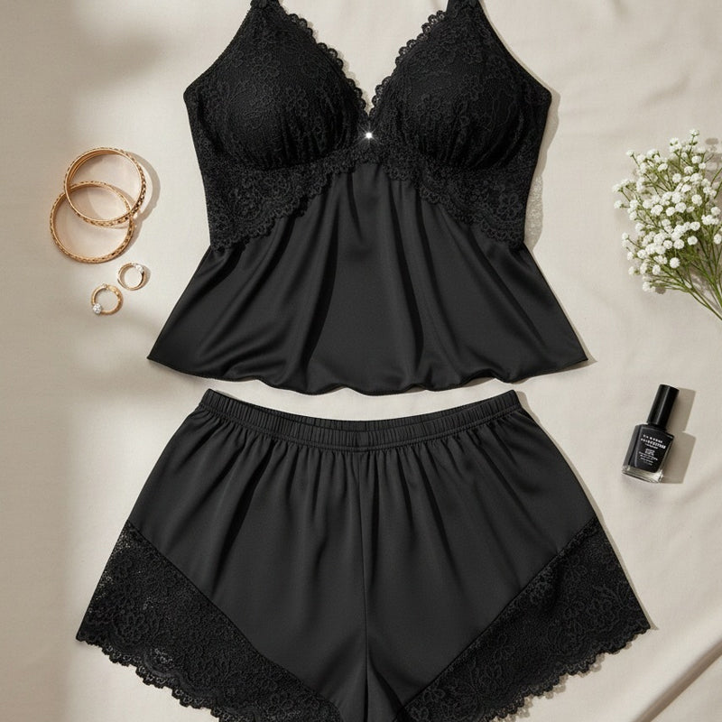 Ensemble pyjama pour femme composé d'un caraco et d'un short à bordures en dentelle