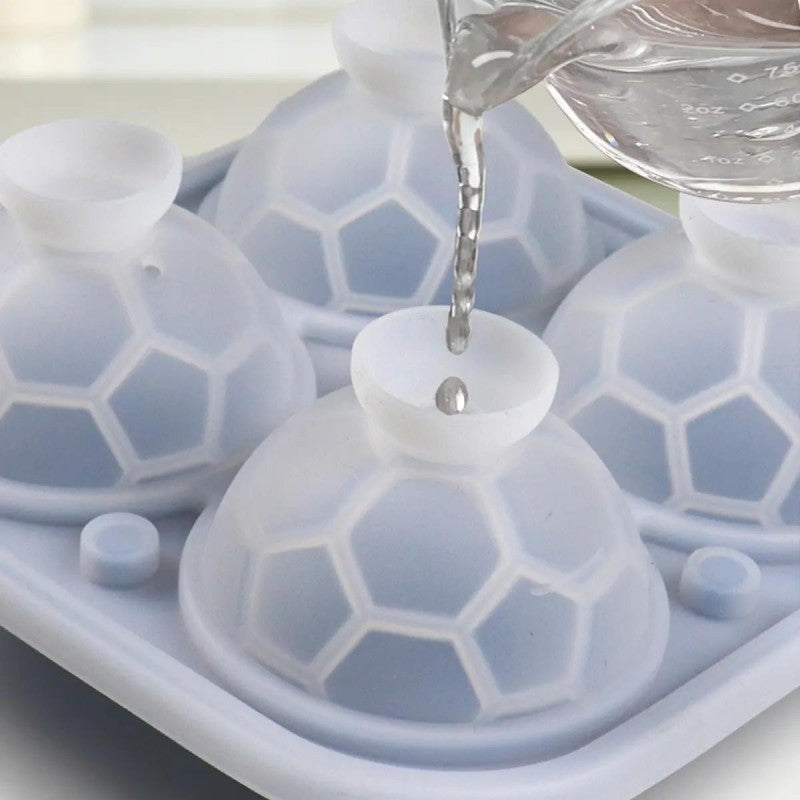 📢📢50 % DE RÉDUCTION !! ⏰ Moule à Glaçons Football Silicone – Boules 5,5cm, Fusion Lente, Design Anti-Fuite, 4 Couleurs, Parfait pour Soirées Match & Cocktails 🥂