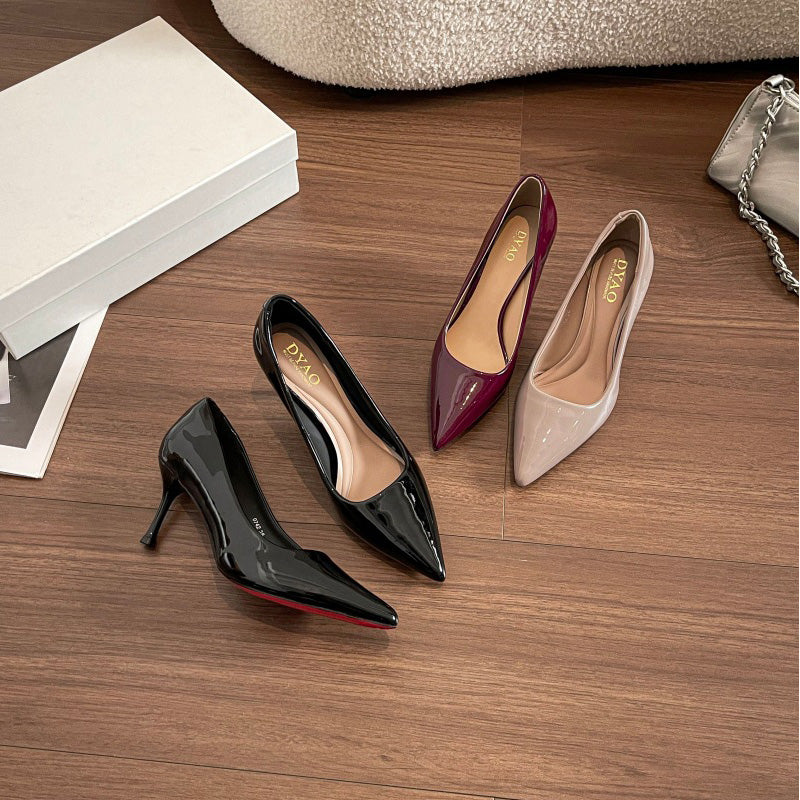 Escarpins à talons aiguilles en cuir verni pour femmes avec semelle rouge